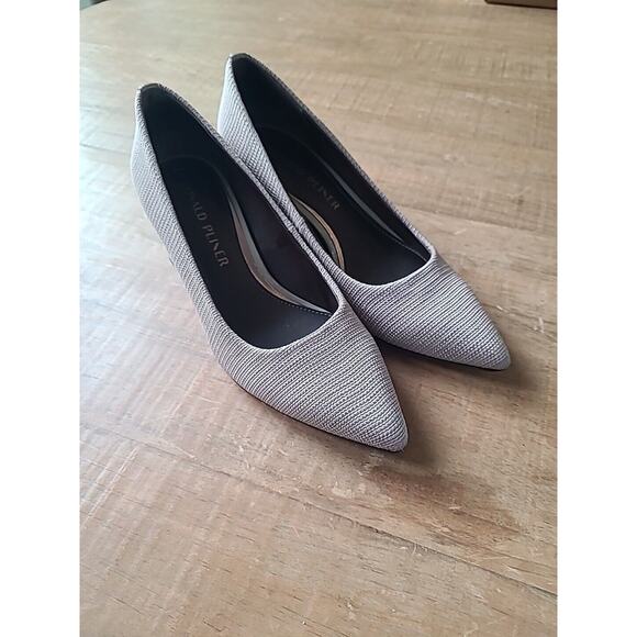 Donald J.‎ Pliner Womens Suzette Light Taupe Block Heels 5.5 Medium - Picture 1 of 5